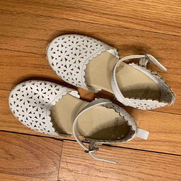 Gymboree Other - Girls eyelet white Dress shoes
